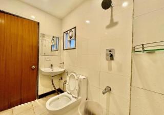 RG SUITES XOTEL BTM Near CENTRAL SILKBOARD METRO STATION - 2