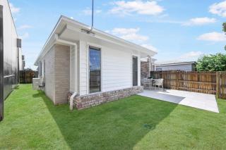 Two Queen BR - Modern & Moments from the city! - 5