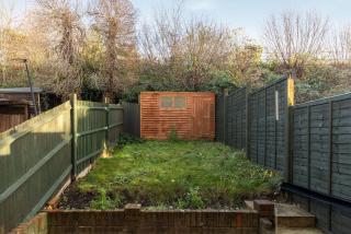 Charming 2-Bed House Purley Station - 1