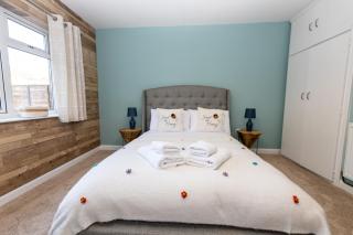 2-Bedroom Cozy Apt w parking and sunny garden - 1