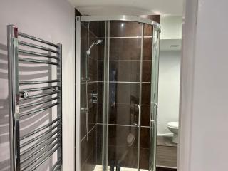 Tavistock House-Parking-Sleeps 7-Central - 3