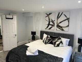 Long Stay Friendly-Family-WiFi-Parking-Sleeps 6 - 2