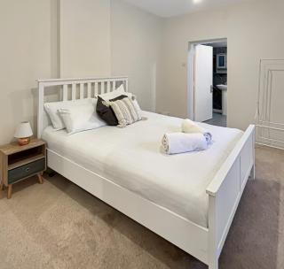 Sleeps 4, 2 Bedroom Maisonette in Central Grantham - 6