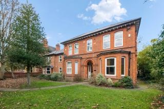 Heart of Reading Hideaway 3BR | Parking - 4