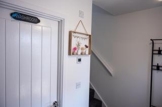 The Pines Villa 14, 6 beds, 2 Sofa beds, Northampton Centre, Home Cinema, Games & EV, Parking for 4, Sleeps 10 - 1