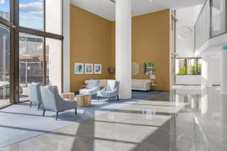 Spacious Inner-City Apartment with Pool - 7