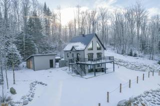 Lake and Pool table - The Dorchester - 0