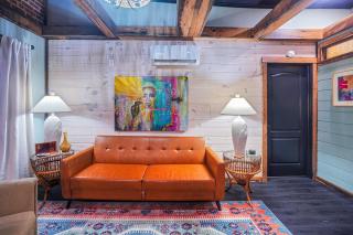 Stylish Retro Stay, Columbia House Unit D apts - 0