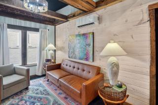 Stylish Retro Stay, Columbia House Unit D apts - 1