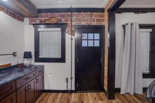 Rustic KY Retreat, Columbia House Unit B apts - 9