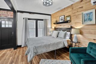 Rustic KY Retreat, Columbia House Unit B apts - 4