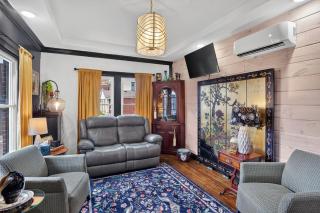 Historic 1920s Stay, Columbia House Unit A apts - 5