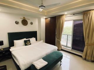 2BHK Luxe Near highway Netflix Facility Balcony Views - 9