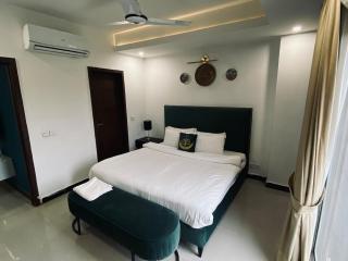 2BHK Luxe Near highway Netflix Facility Balcony Views - 5