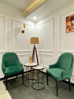 2BHK Luxe Near highway Netflix Facility Balcony Views - 4