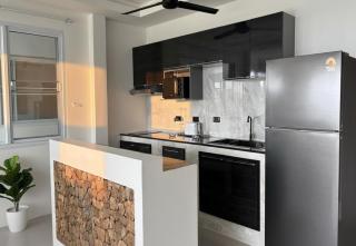 Seaview Bliss 2BR with Balcony Paradise Apartment - 4