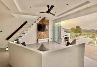 Seaview Bliss 2BR with Balcony Paradise Apartment - 3