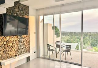 Seaview Bliss 2BR with Balcony Paradise Apartment - 2