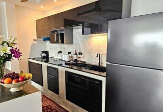 Seaview Bliss 2BR with Balcony Paradise Apartment - 1