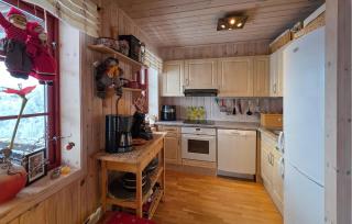 Amazing Apartment In Edland With House Sea View - Botn - 1