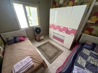 Cozy Townhouse with a Backyard - 6