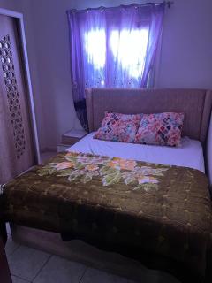 Cozy Townhouse with a Backyard - 5