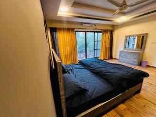 She's living apartment in Islamabad - 5