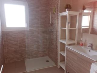 Spacieux T3 avec terrasse très proche des plages - 0