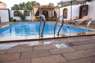 Quiet Corner Apartment - 5