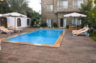 Quiet Corner Apartment - 3