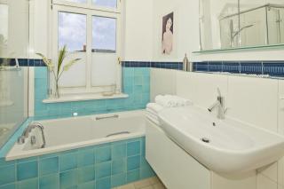 Luxus-Fewo mit 2 Bädern, Kamin, 2 Stellplätzen - Ahlbeck - 3