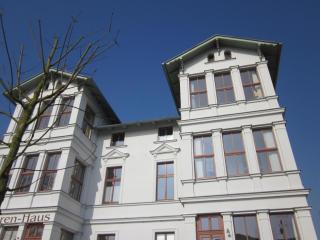 Luxus-Fewo mit 2 Bädern, Kamin, 2 Stellplätzen - Ahlbeck - 2