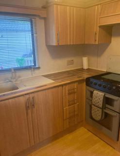 Homely Caravan At Orchards Holiday Park In Essex, Sleeps 8 Ref 15018B - 4
