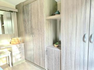 Lovely Caravan With Decking At Cherry Tree Park Norfolk Ref 70724C - 4