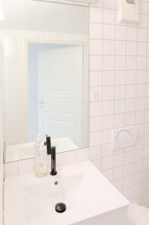 Central Cozy Balcony Apartment - 6