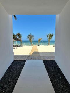 Two Bedroom Beach Front Apartment with pool - 4