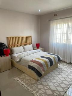 Hemingway Haus Apartments - 8