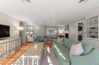 Steps to Bayside Beach Central AC Large Backyard - 2