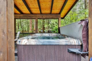 Chalet Seraphina - Cozy Pet Friendly Hot tub - 0