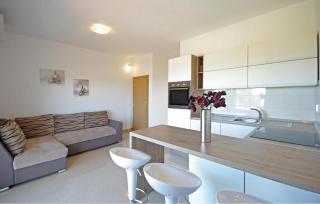 Lovely Apartment In Makarska With Lake View - 8