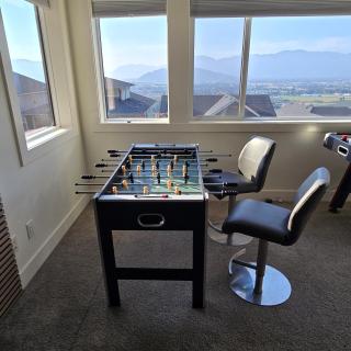 Mountain Retreat with Views, Hot Tub, Games & AC - 1