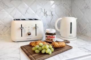 Castle Mount Deluxe Apartment - 3