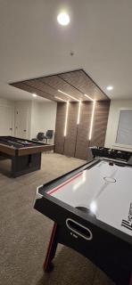 Mountain Retreat with Views, Hot Tub, Games & AC - 2