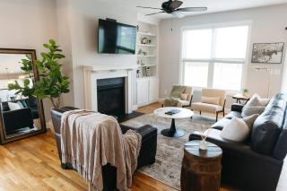 "King's Quarters" Modern Urban Stay - Downtown LEX - 0