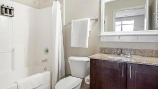 Landing Modern 1BD Pool Gym - 9