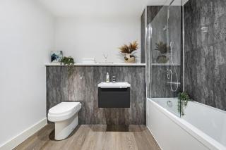 Glasswing Stays Central Liverpool Two-Bed L3 - 4