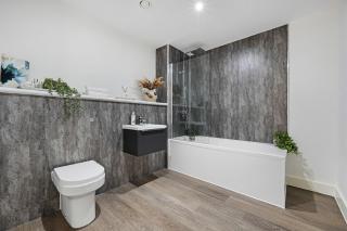 Glasswing Stays Central Liverpool Two-Bed L3 - 7