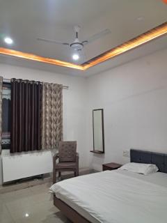 Mahadev guest house - 1