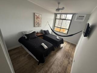 Frente Mar com garagem, Ar Condicionado e WI-FI grátis em Santos - 8