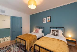 Bright & Modern 2-Bedroom Holiday Let in the Heart of Hawick - 4